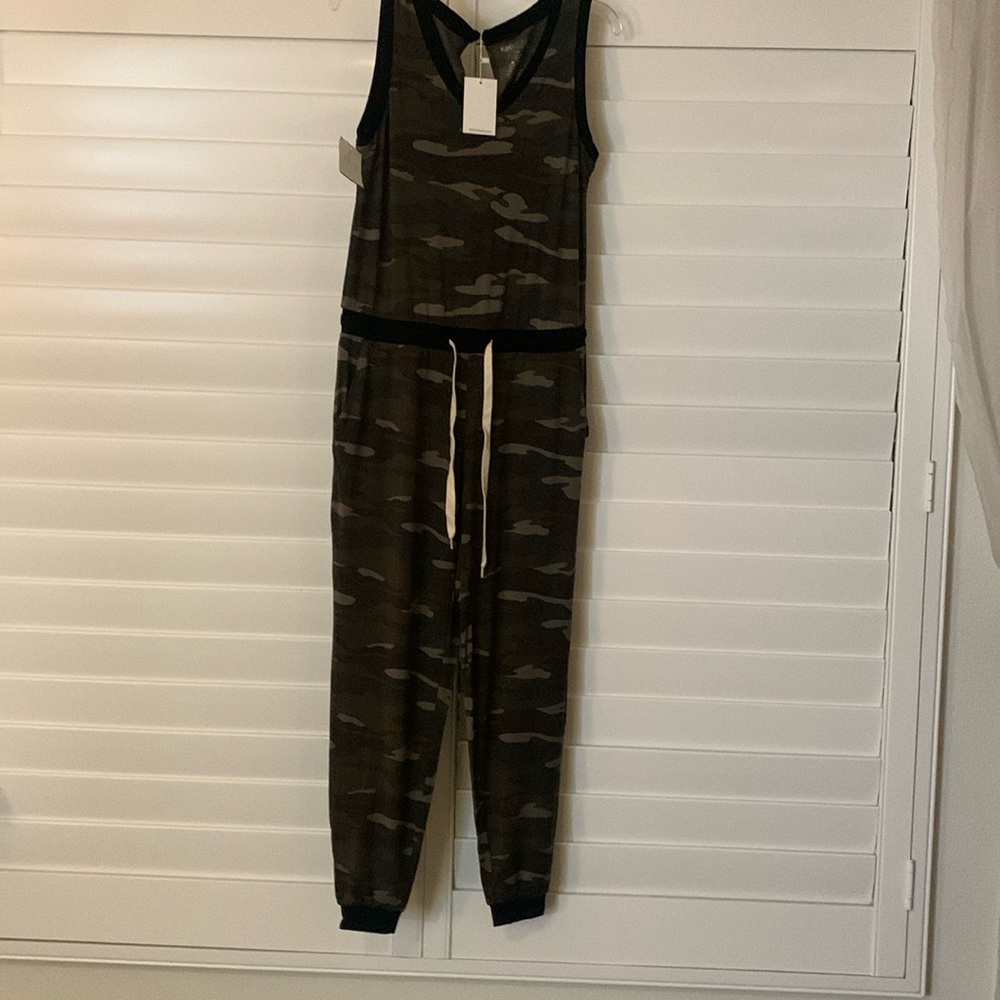 NWT KATIEJNYC Camouflage Jumpsuit
Size Large (Misses).